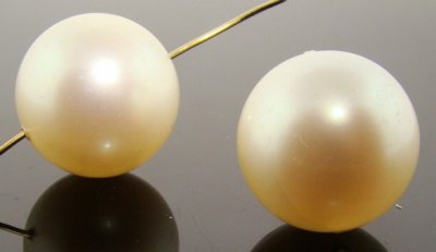 CULTURA 23MM ROUND SMOOTH JAPANESE PEARLS - Lot of 12 CULTURA 23MM ROUND SMOOTH JAPANESE PEARLS - Lot of 12
