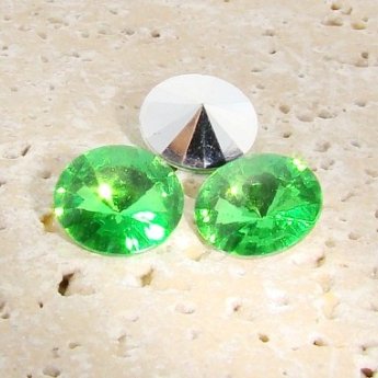 Peridot - 18mm. Round Rivoli Rhinestone Jewels - Lots of 144 Peridot - 18mm. Round Rivoli Rhinestone Jewels - Lots of 144