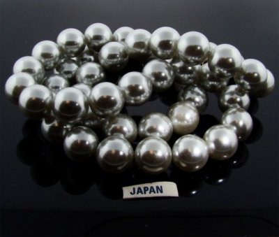 GREY 16MM ROUND SMOOTH JAPANESE PEARLS - Lot of 48 GREY 16MM ROUND SMOOTH JAPANESE PEARLS - Lot of 48