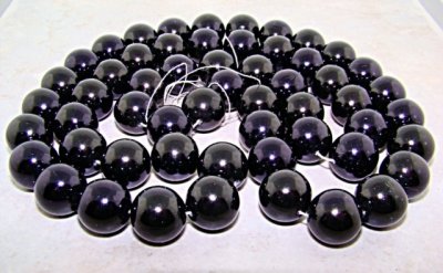BLACK 14MM ROUND SMOOTH JAPANESE PEARLS - Lot of 56 BLACK 14MM ROUND SMOOTH JAPANESE PEARLS - Lot of 56