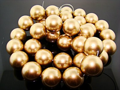 GOLD 22MM ROUND SMOOTH JAPANESE PEARLS - Lot of 31 GOLD 22MM ROUND SMOOTH JAPANESE PEARLS - Lot of 31