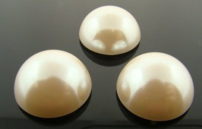 20MM CULTURA HIGH DOME PEARL ROUND CABOCHONS - Lot of 72 20MM CULTURA HIGH DOME PEARL ROUND CABOCHONS - Lot of 72