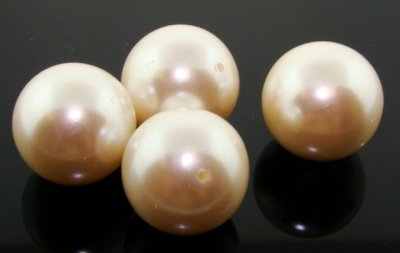 WHITE 20MM ROUND SMOOTH JAPANESE PEARLS - Lot of 12 WHITE 20MM ROUND SMOOTH JAPANESE PEARLS - Lot of 12